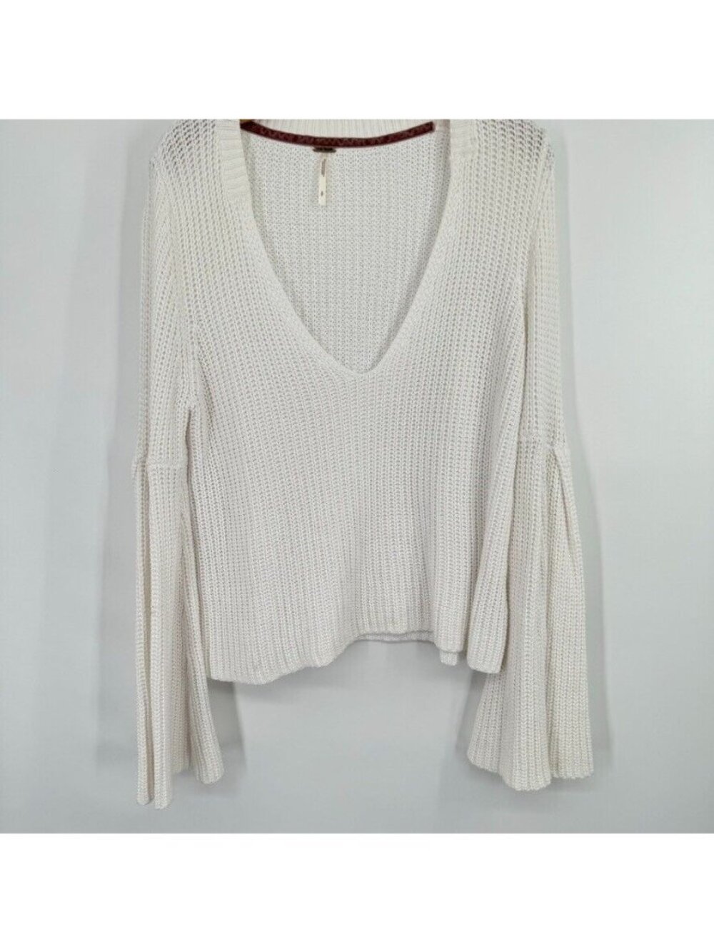 Free People White Cropped Sweater DAMSEL V Neck Knit flared sleeves size small - Picture 4 of 12